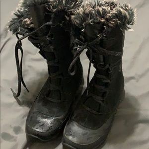 Women’s North Face boots size 9